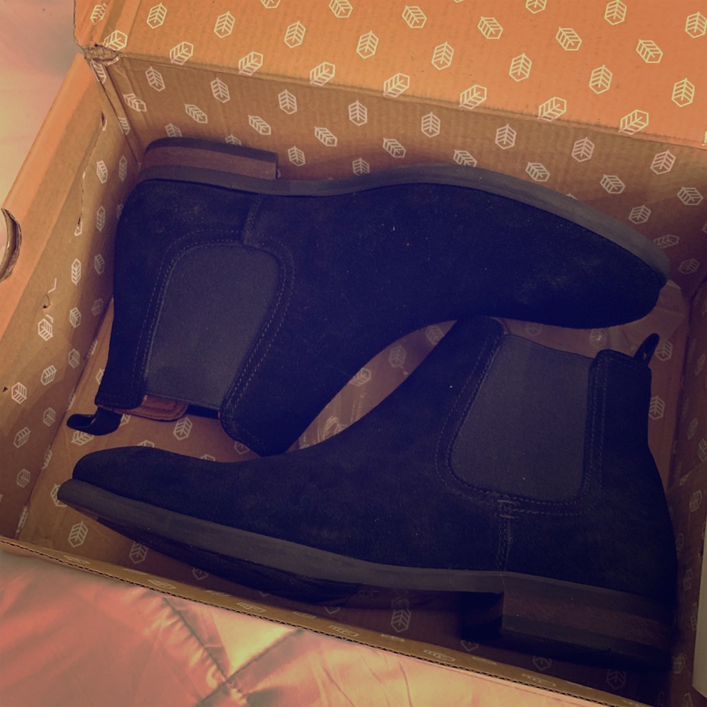 Black Chelsea boots